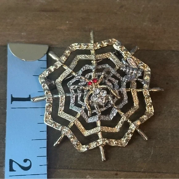 Vintage spider web with spider brooch - Picture 3 of 3